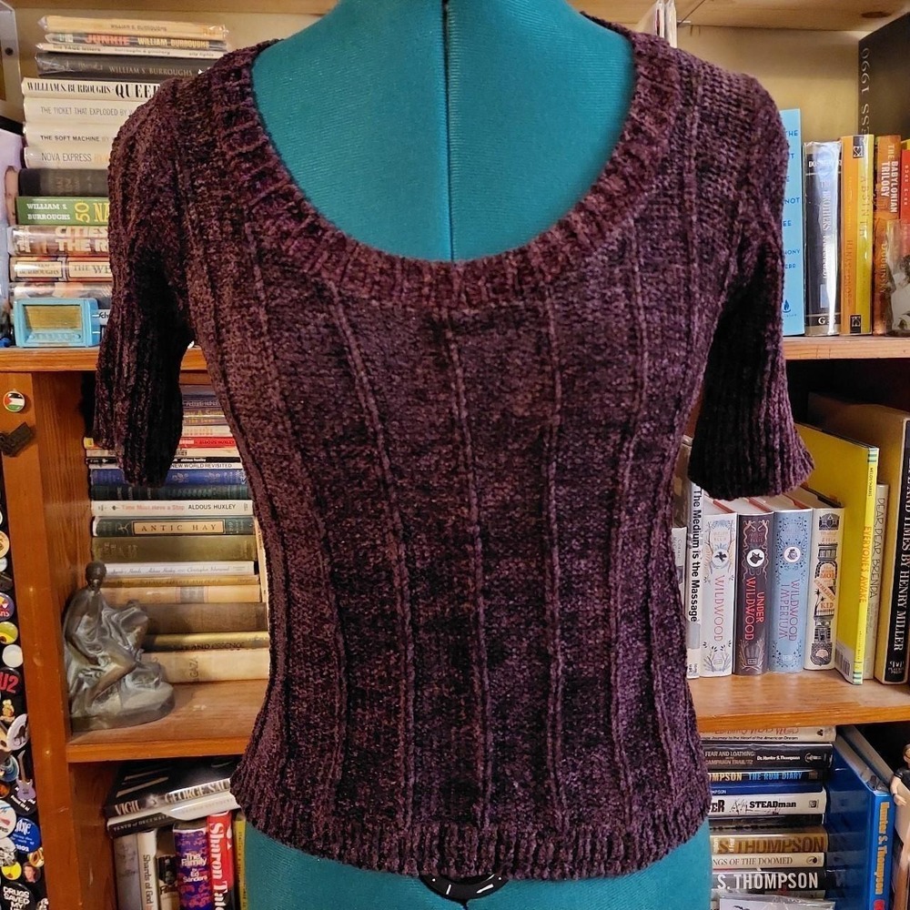 Vintage brown almost purple short sleeve knit top.